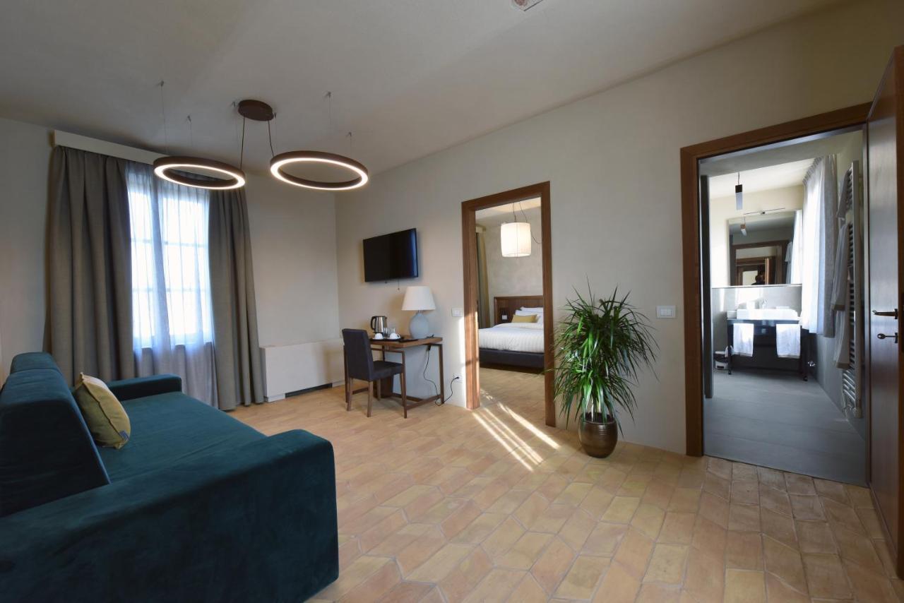 Cascina La Badia Bed & Breakfast Montegrosso d'Asti ภายนอก รูปภาพ