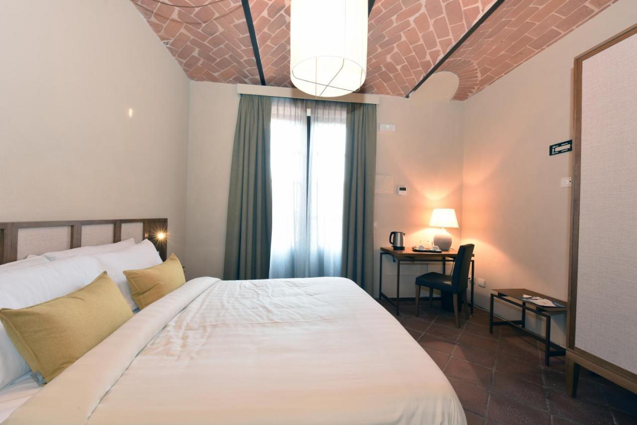 Cascina La Badia Bed & Breakfast Montegrosso d'Asti ภายนอก รูปภาพ