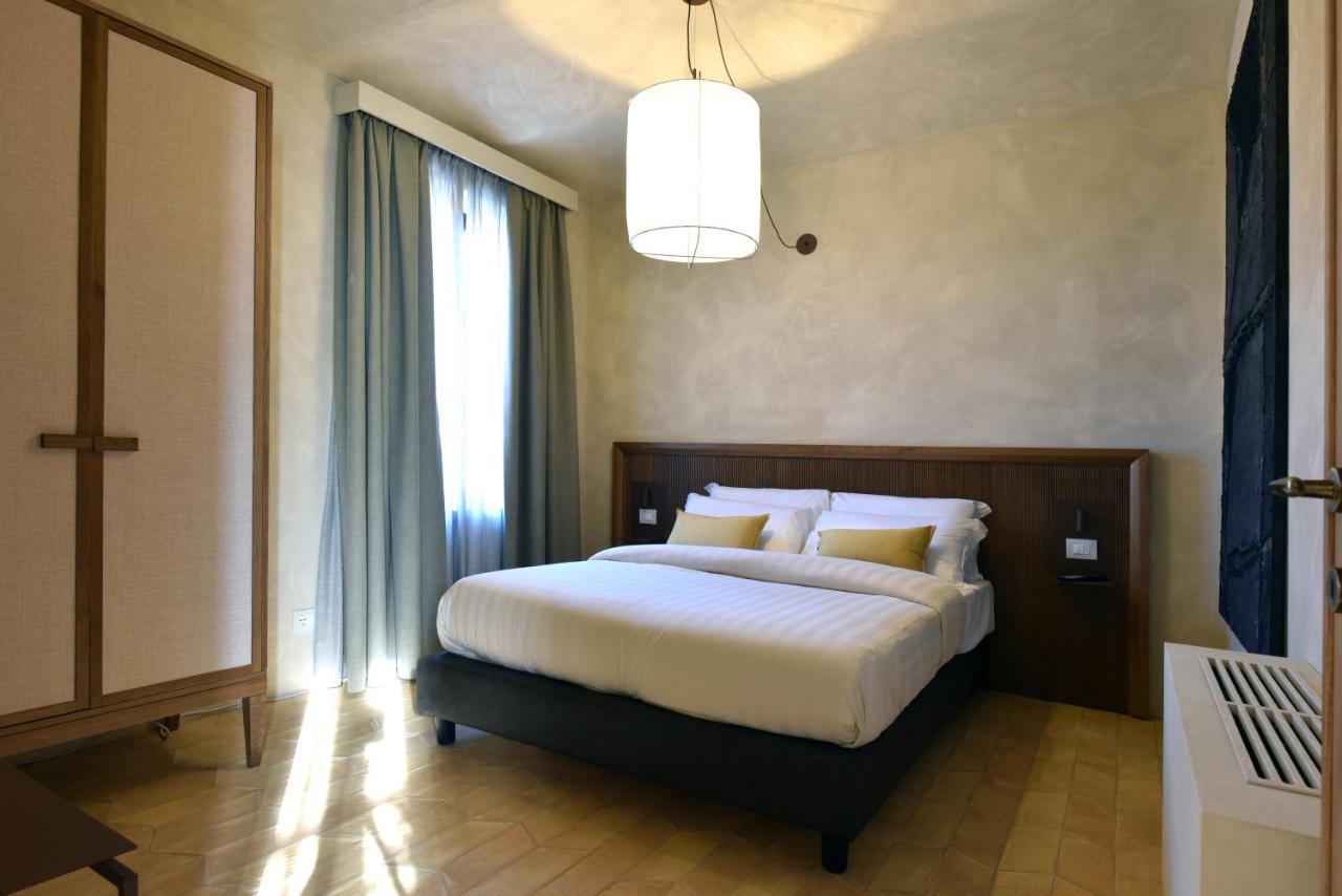 Cascina La Badia Bed & Breakfast Montegrosso d'Asti ภายนอก รูปภาพ