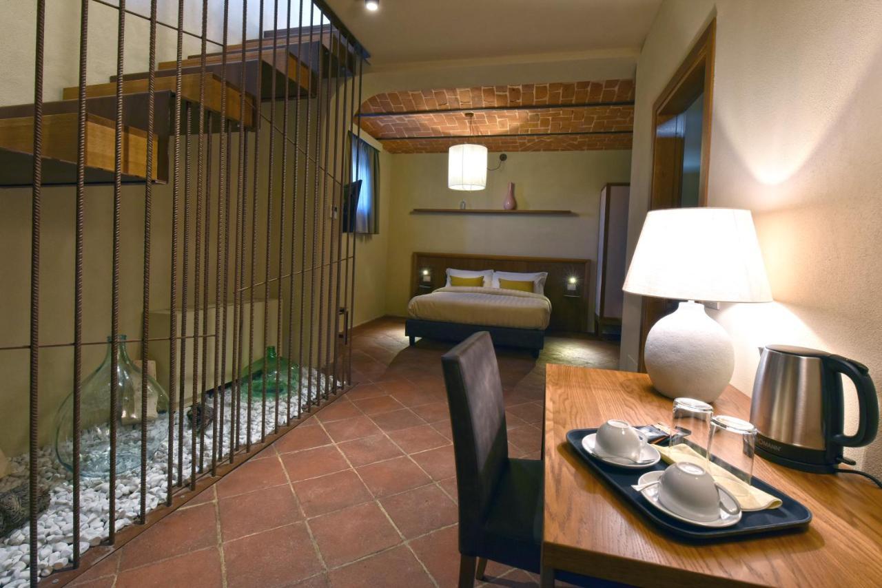 Cascina La Badia Bed & Breakfast Montegrosso d'Asti ภายนอก รูปภาพ