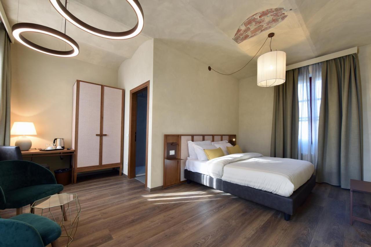 Cascina La Badia Bed & Breakfast Montegrosso d'Asti ภายนอก รูปภาพ